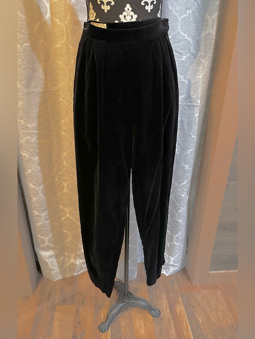 Vintage LA Vogue Black cotton velveteen Tapered High-Waist Pants size 8